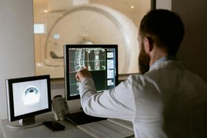 Radiolog – czym się zajmuje i jakie badania wykonuje