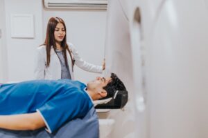 Tomografia oka – na czym polega badanie i kiedy warto je wykonać